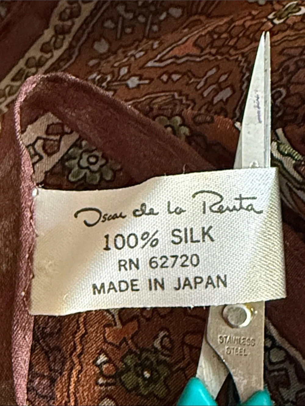 Vintage Oscar de la Renta 100% Silk Paisley Scarf – Made in Japan